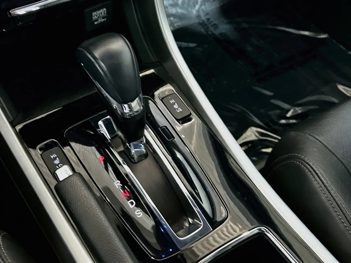 2017 Honda Accord Touring - Photo 13