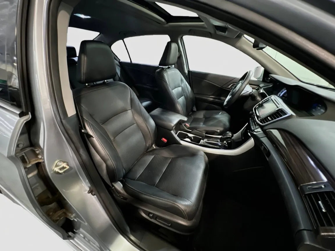 2017 Honda Accord Touring - Photo 22