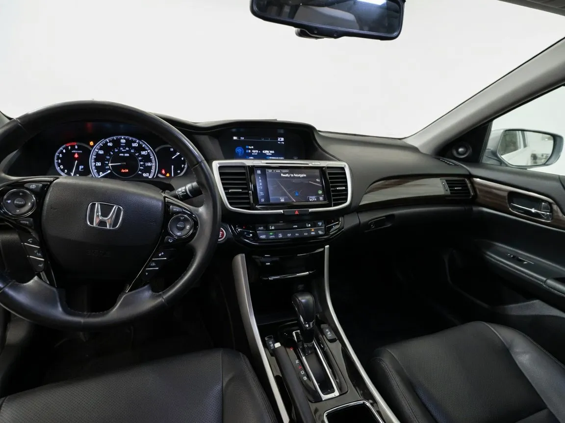 2017 Honda Accord Touring - Photo 17