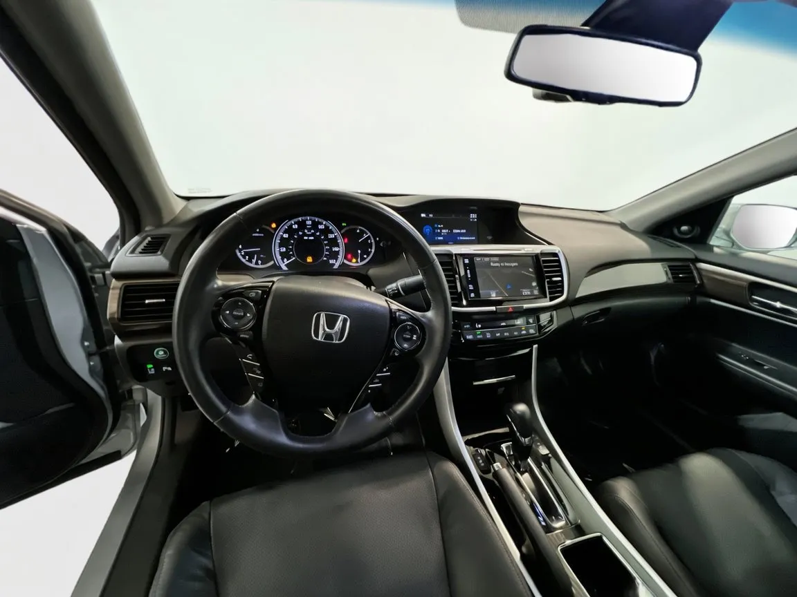 2017 Honda Accord Touring - Photo 7