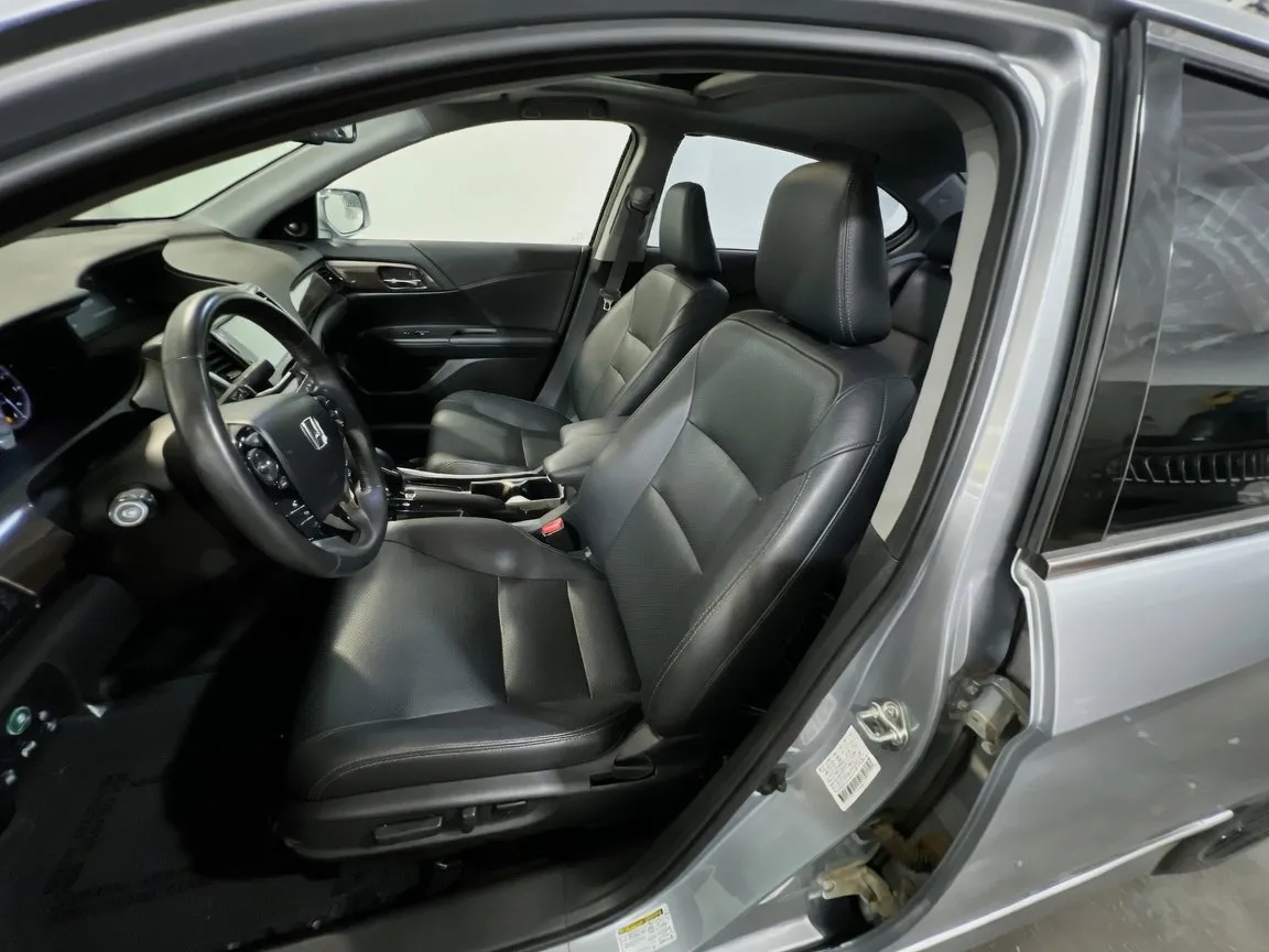 2017 Honda Accord Touring - Photo 15