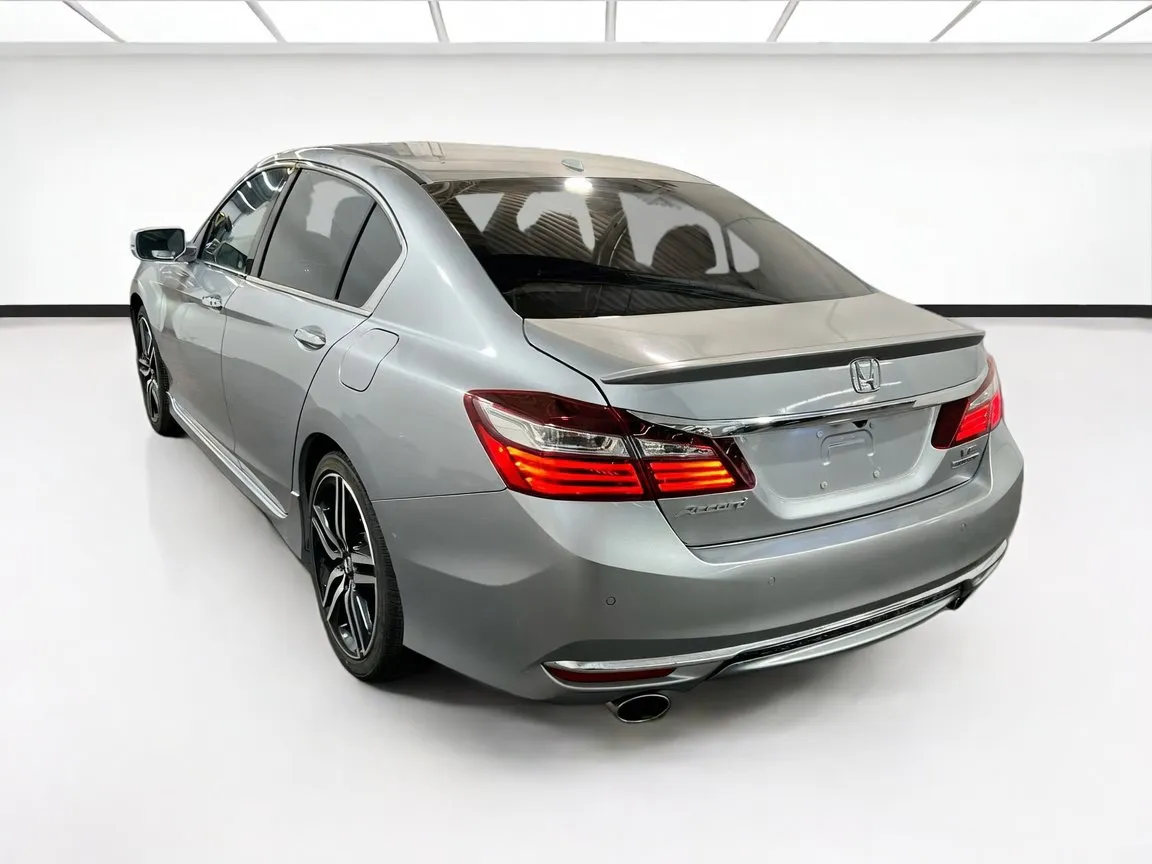 2017 Honda Accord Touring - Photo 6