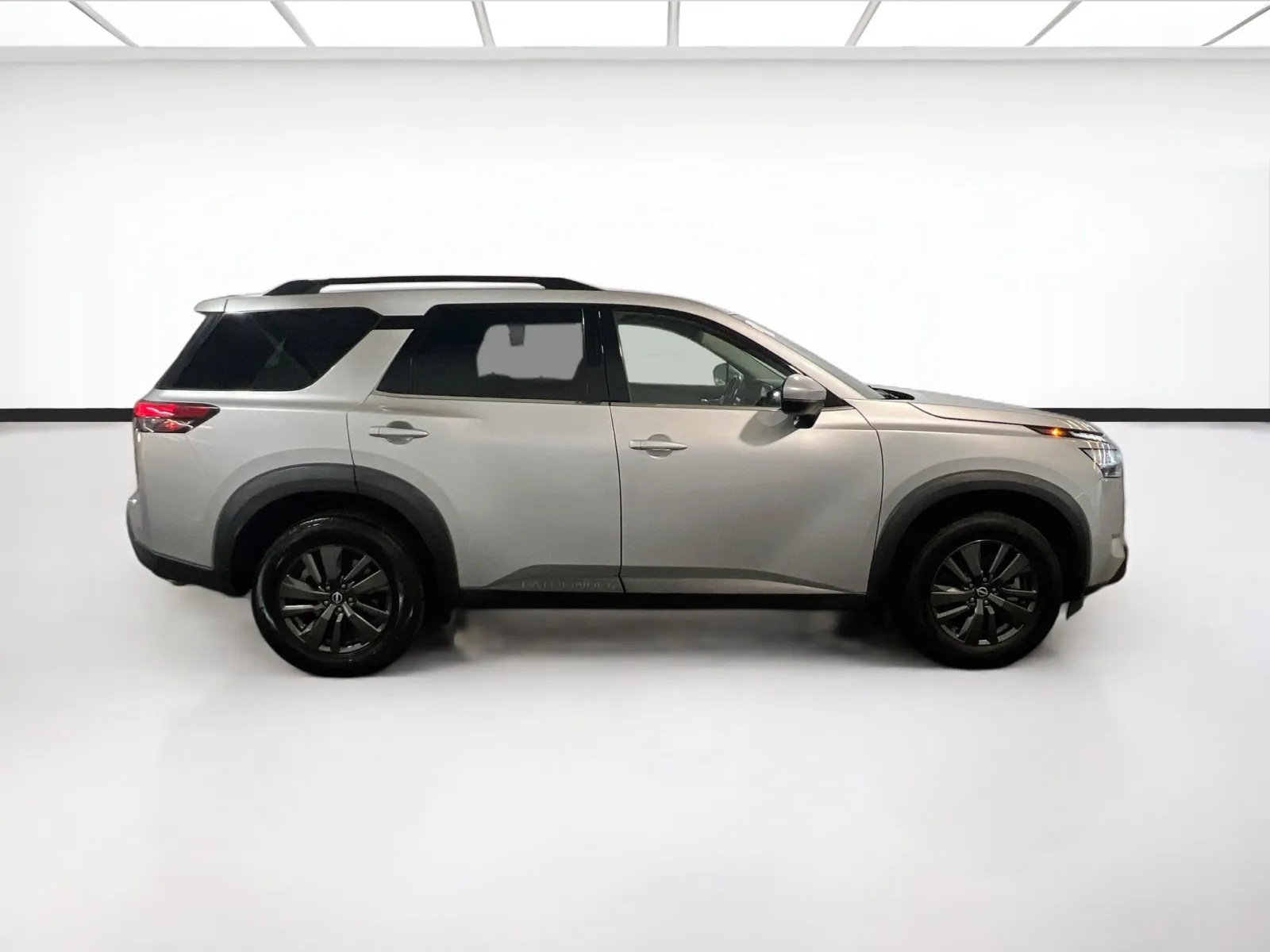 2022 Nissan Pathfinder SV - Photo 23