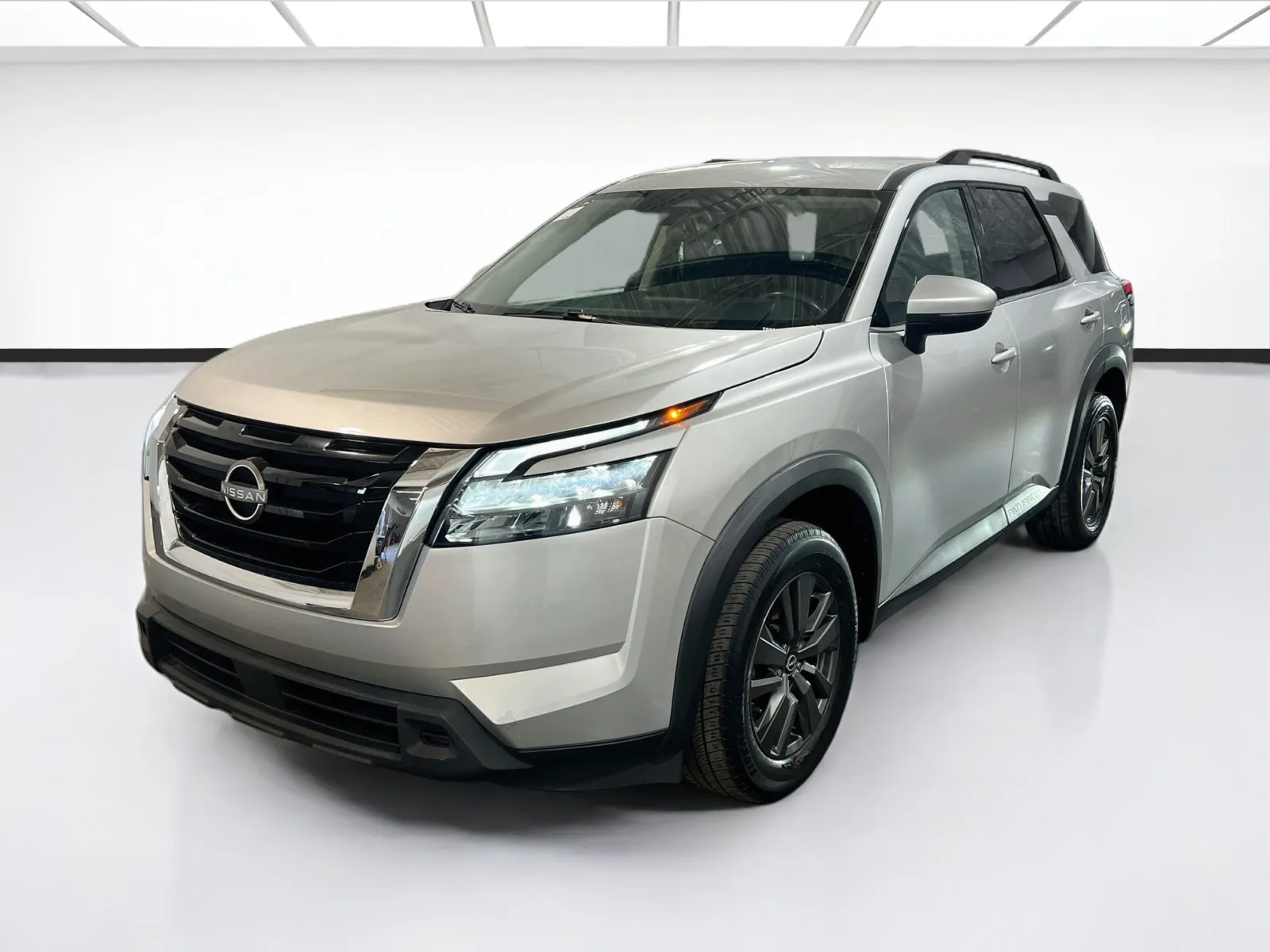 Silver 2022 Nissan Pathfinder SV for sale in Chandler, AZ