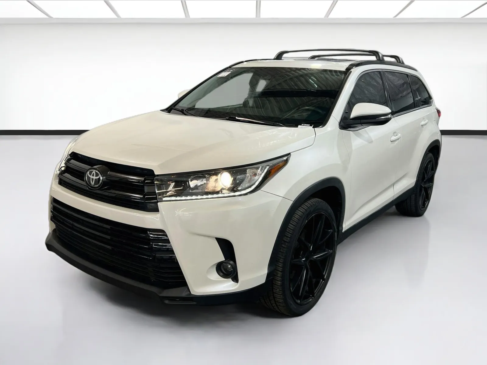 White 2019 Toyota Highlander SE for sale in Chandler, AZ