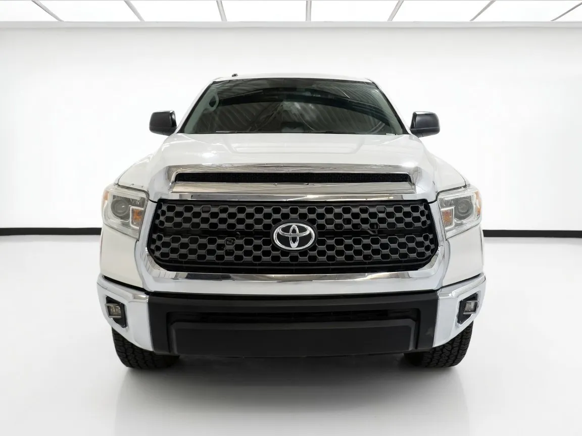 2018 Toyota Tundra SR5 - Photo 2