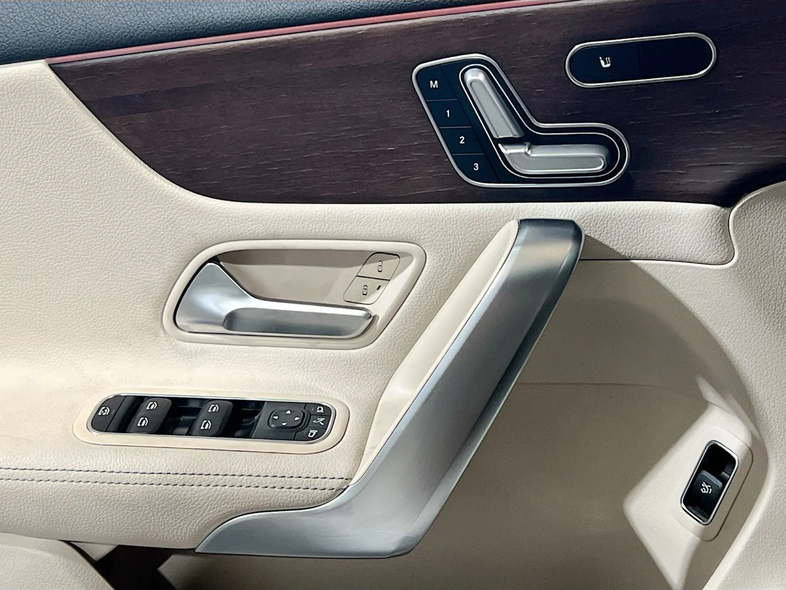 2022 Mercedes-Benz A-Class A220 - Photo 12