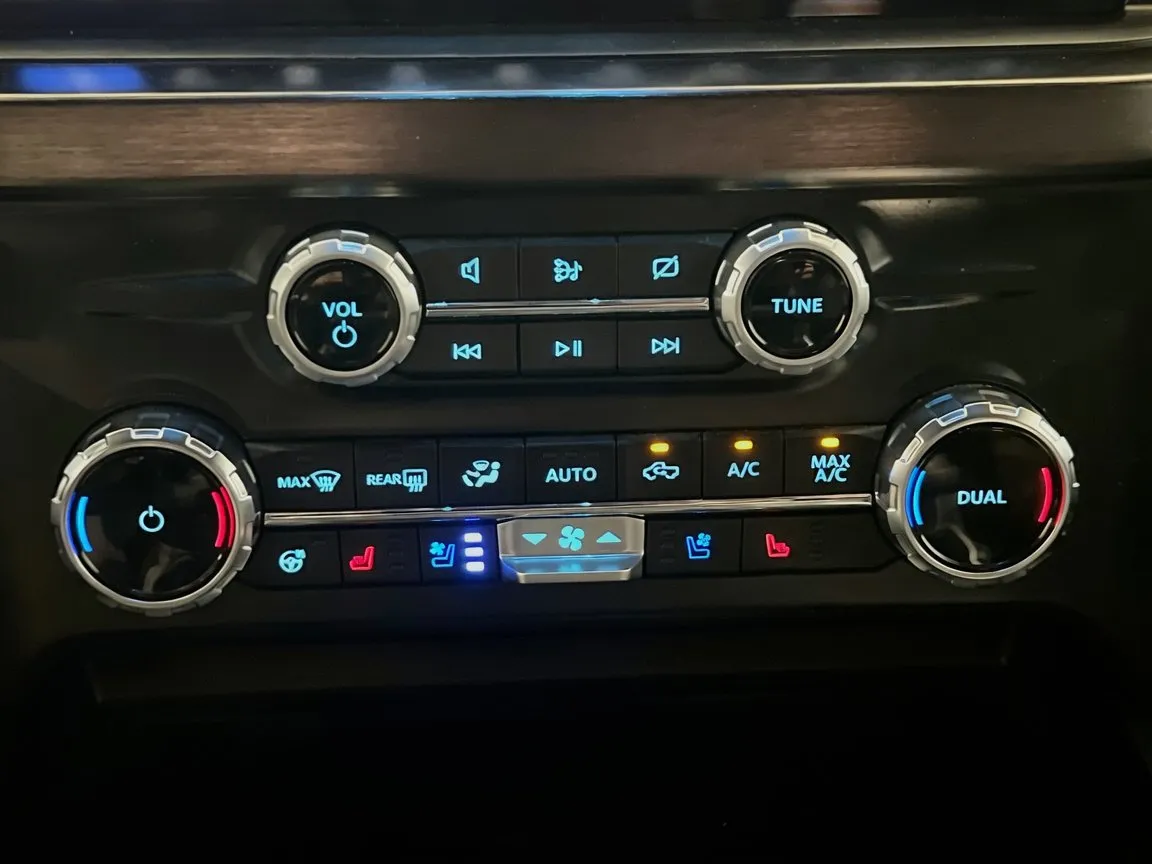 2024 Ford F-350 Super Duty Lariat - Photo 12