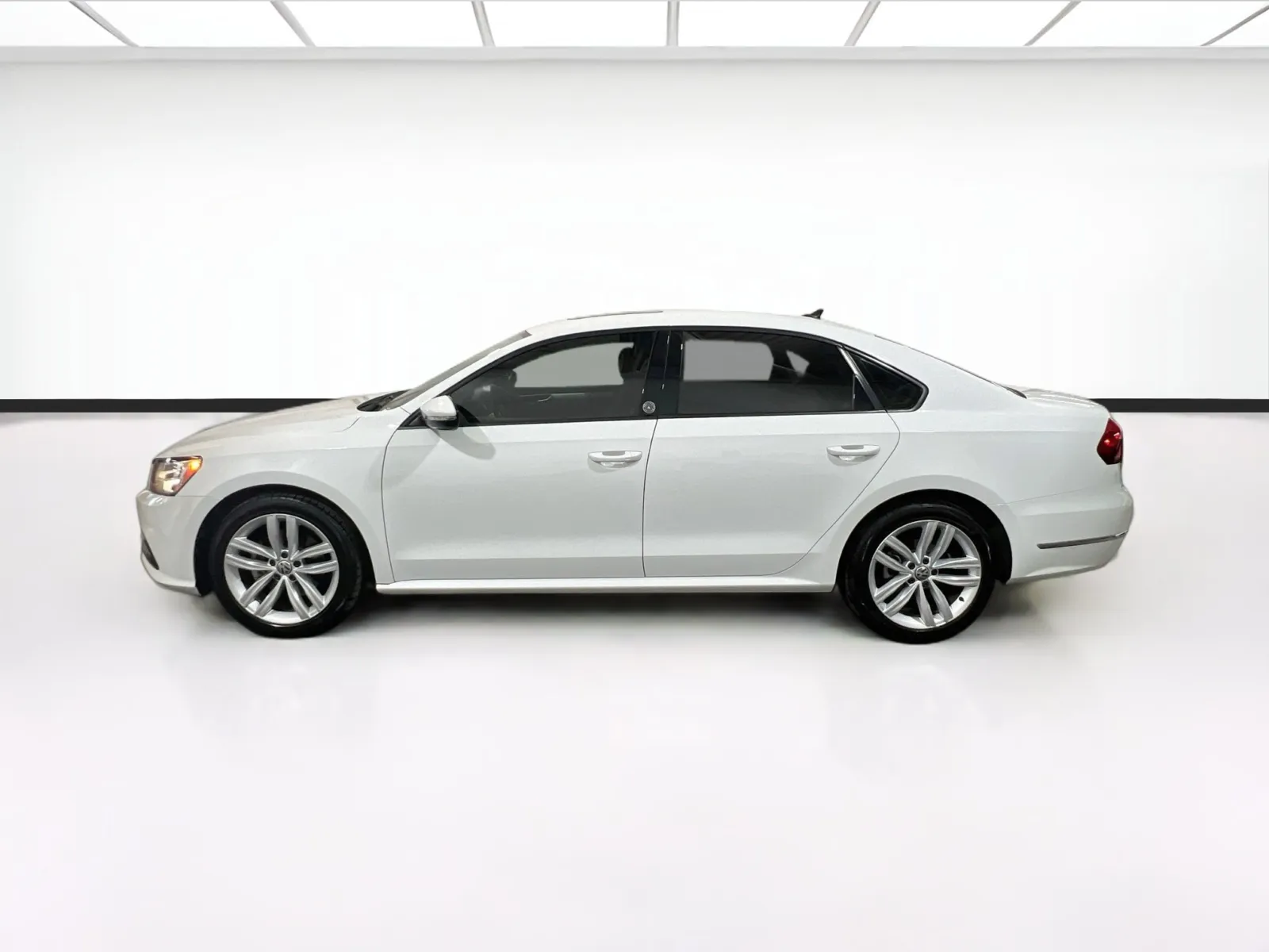 2019 Volkswagen Passat Wolfsburg Edition - Photo 22