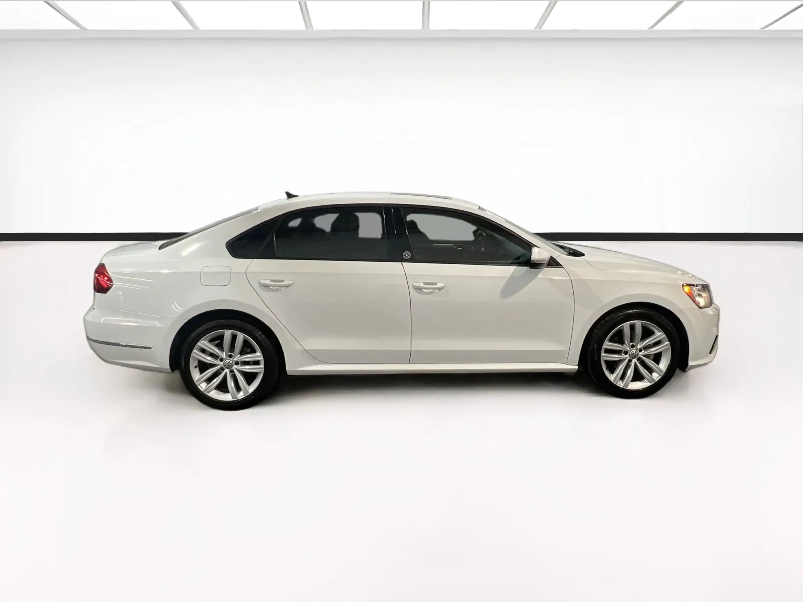 2019 Volkswagen Passat Wolfsburg Edition - Photo 23