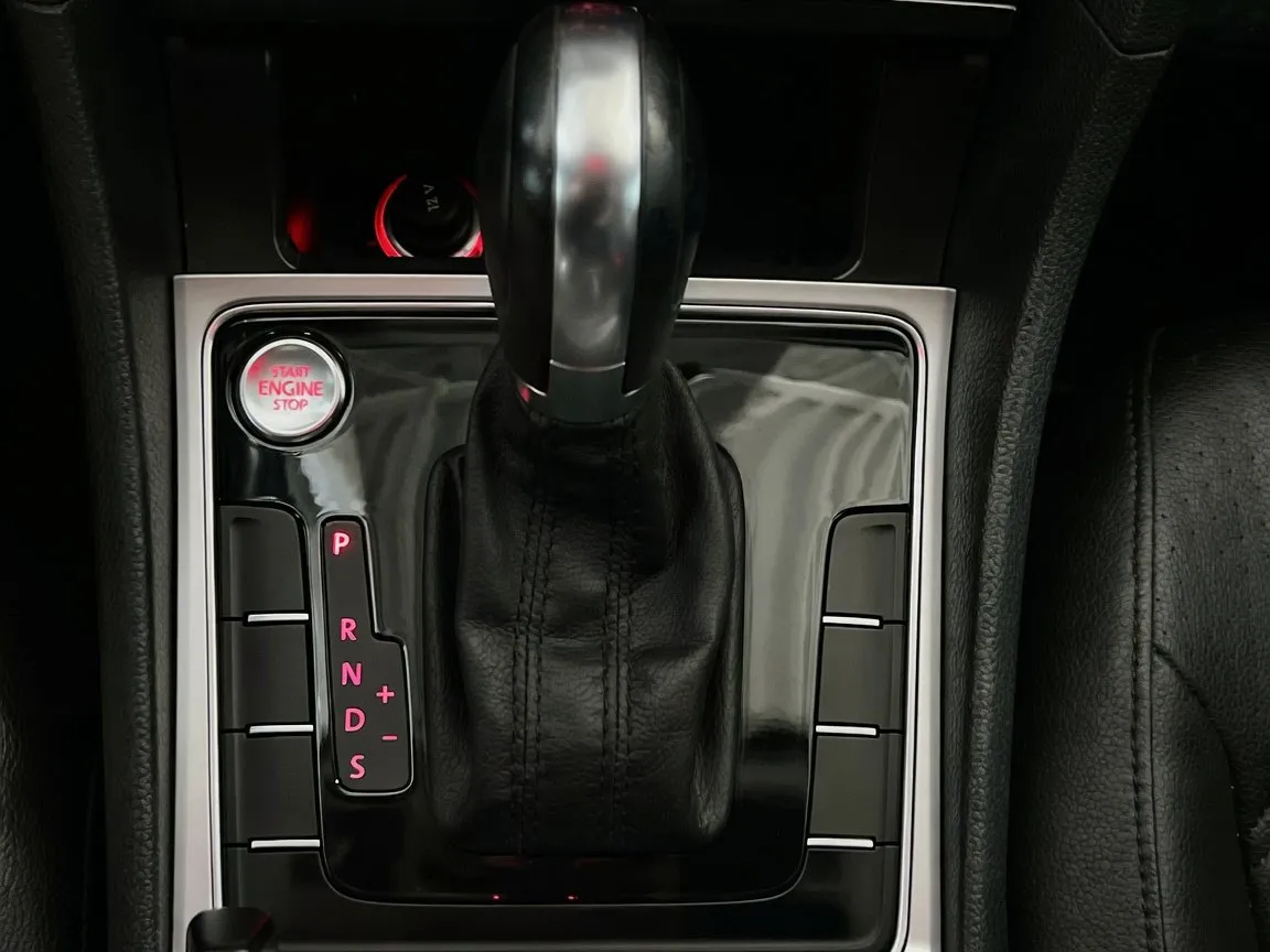 2019 Volkswagen Passat Wolfsburg Edition - Photo 12