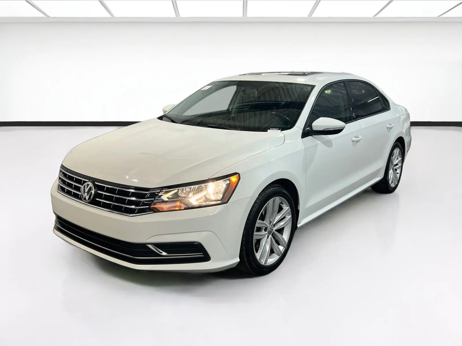 White 2019 Volkswagen Passat 2.0T Wolfsburg Edition for sale in Chandler, AZ