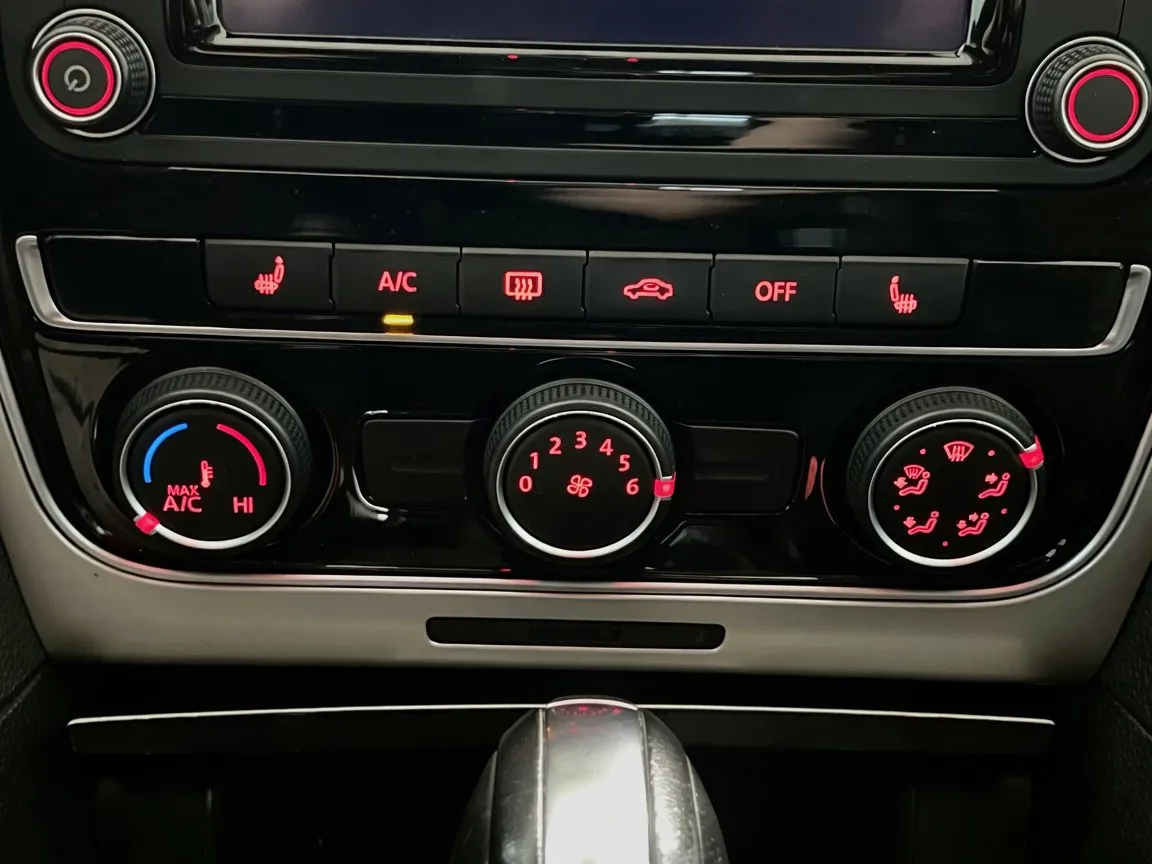2019 Volkswagen Passat Wolfsburg Edition - Photo 11