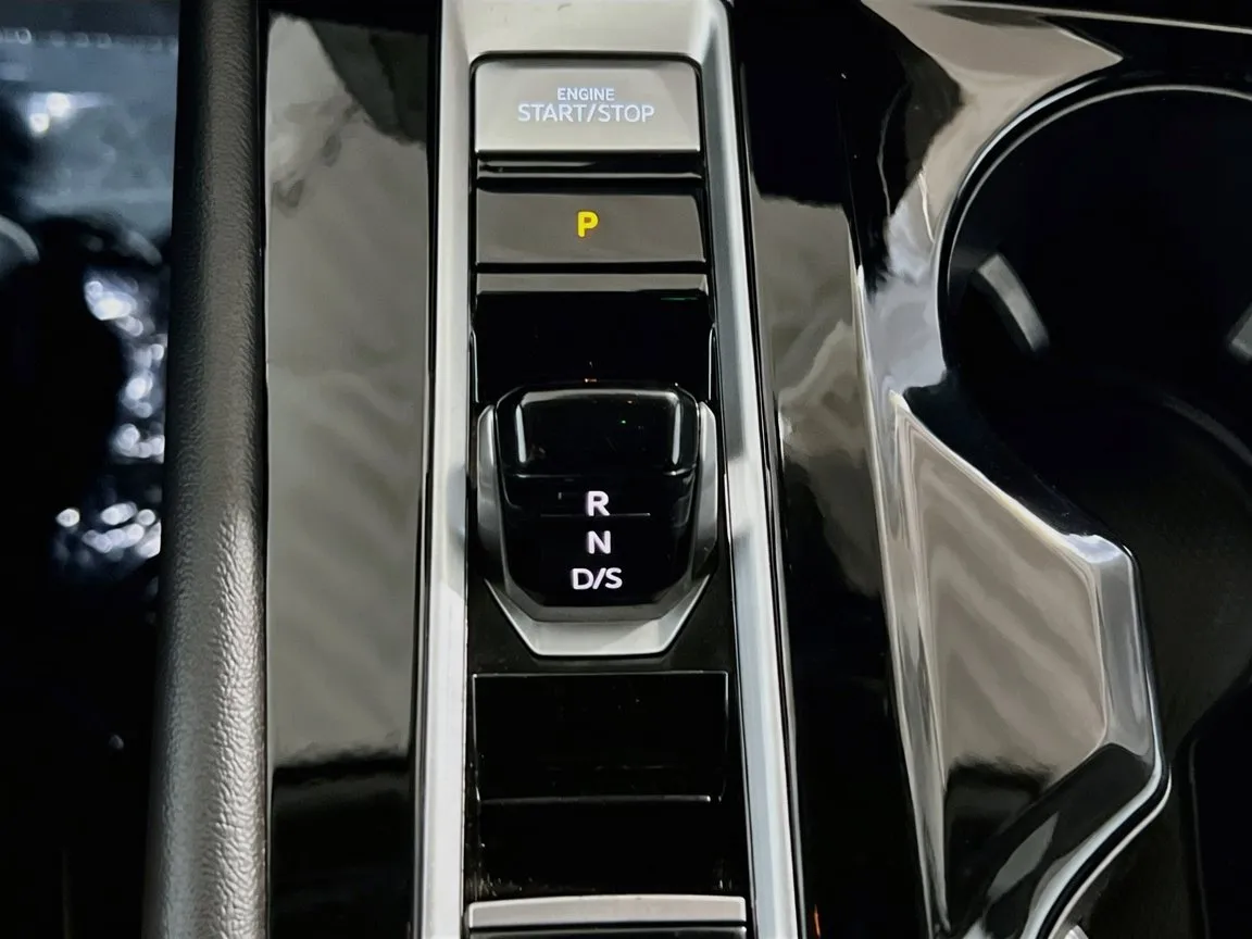 2024 Volkswagen Atlas SE w/Tech - Photo 12
