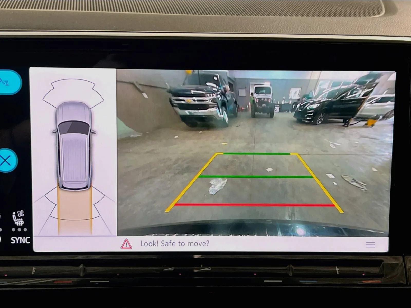 2024 Volkswagen Atlas SE w/Tech - Photo 9