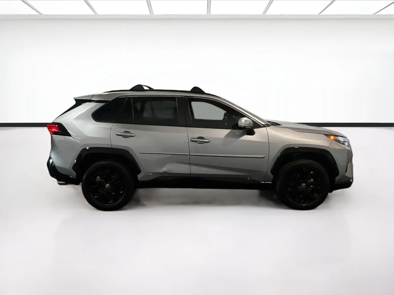 2022 Toyota RAV4 SE - Photo 23
