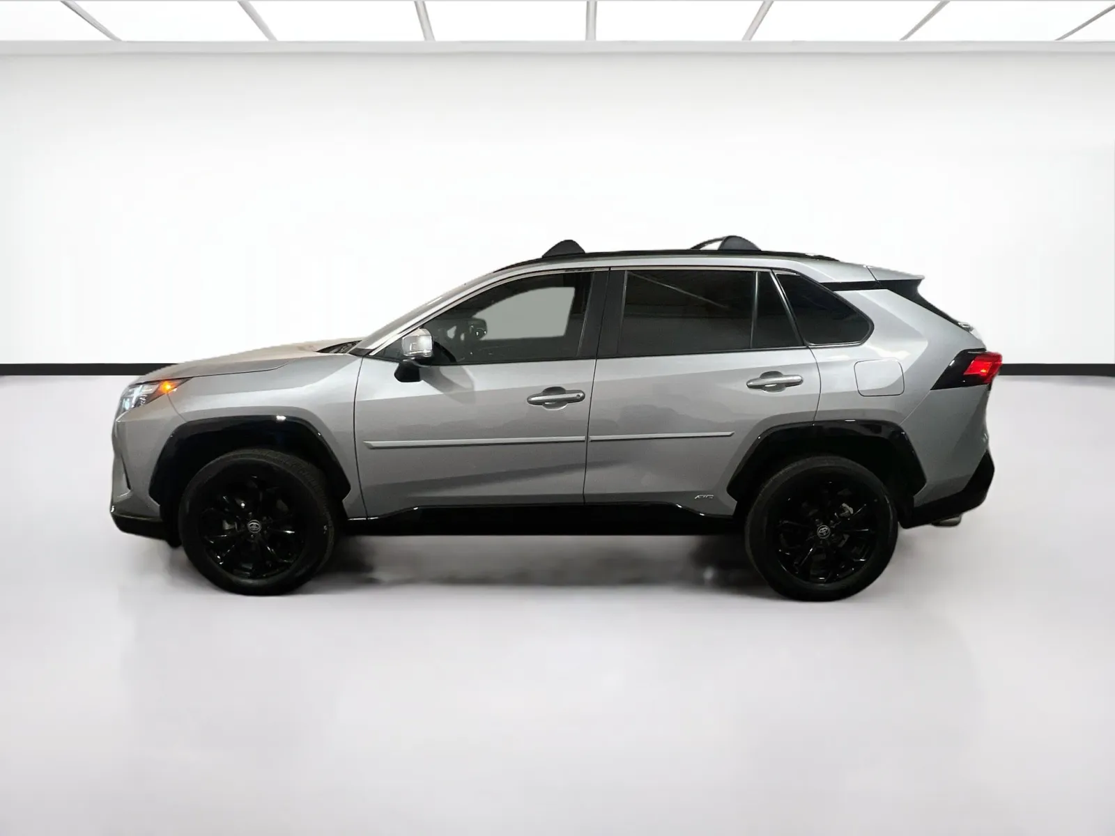 2022 Toyota RAV4 SE - Photo 22