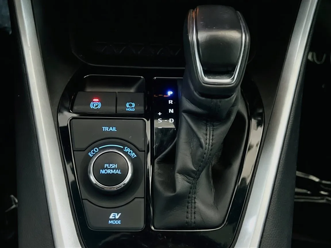 2022 Toyota RAV4 SE - Photo 11