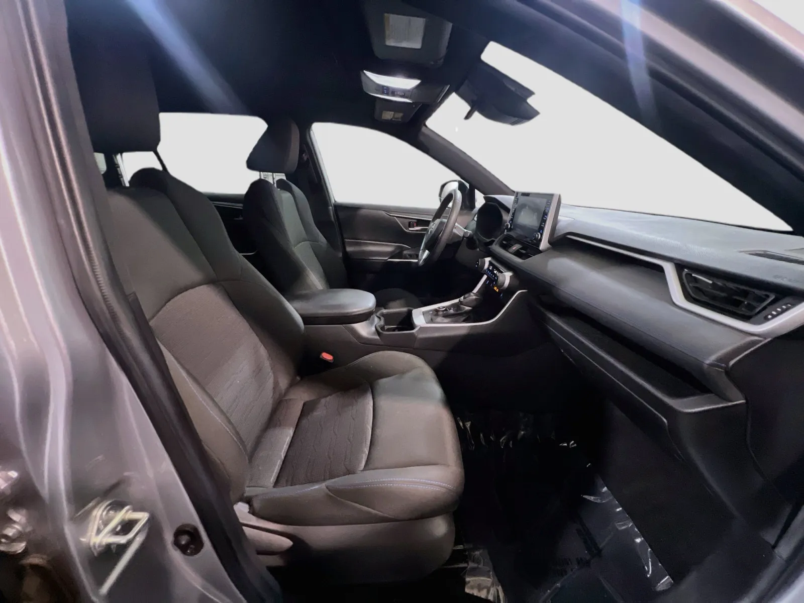 2022 Toyota RAV4 SE - Photo 20