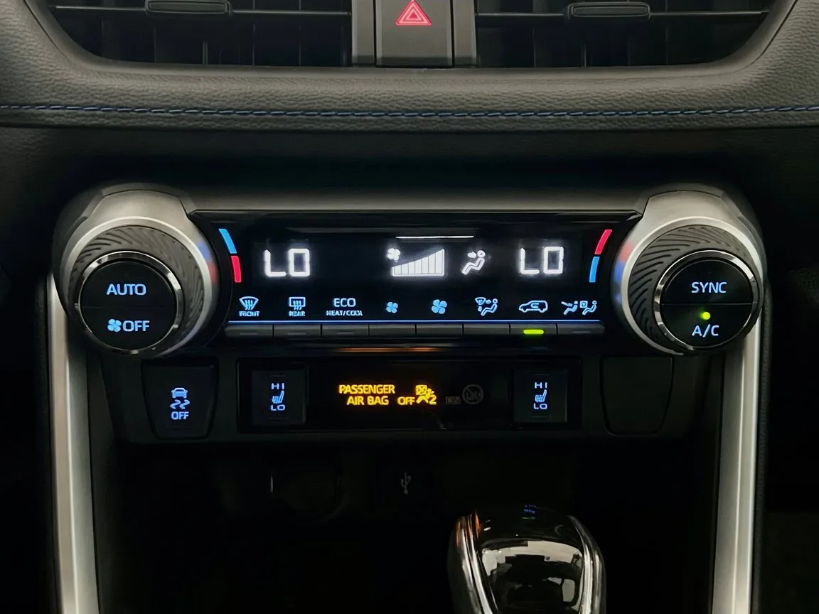 2022 Toyota RAV4 SE - Photo 10