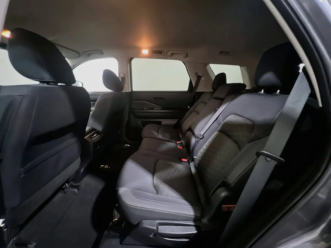 2023 Nissan Pathfinder SV - Photo 16