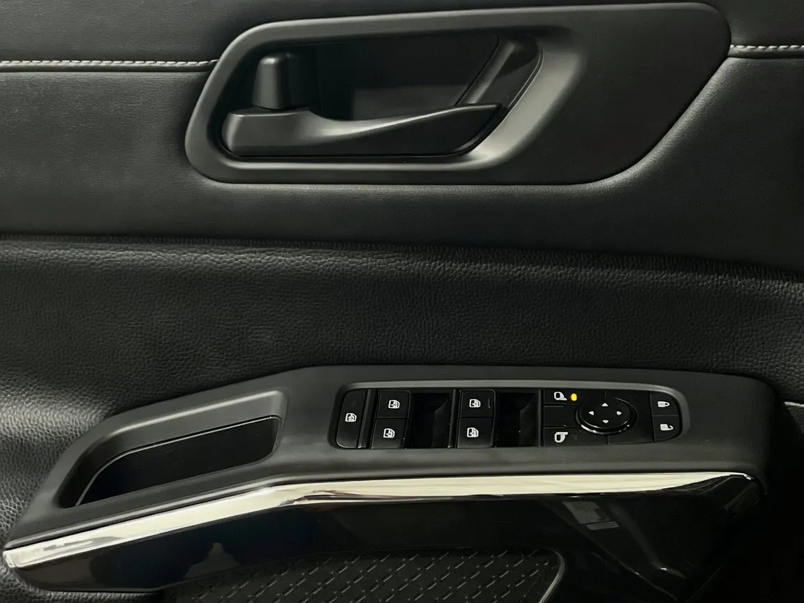 2023 Nissan Pathfinder SV - Photo 13