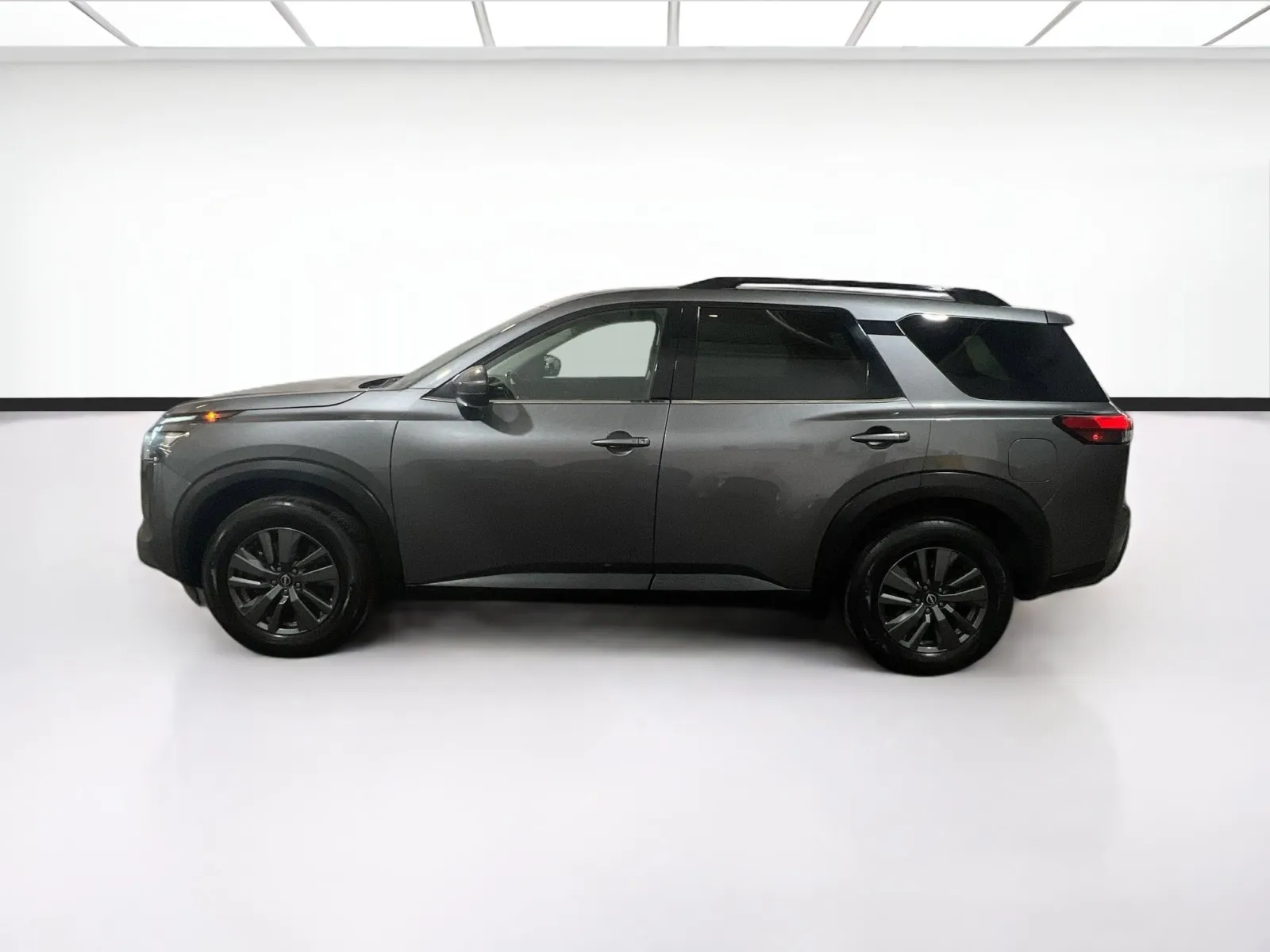 2023 Nissan Pathfinder SV - Photo 22