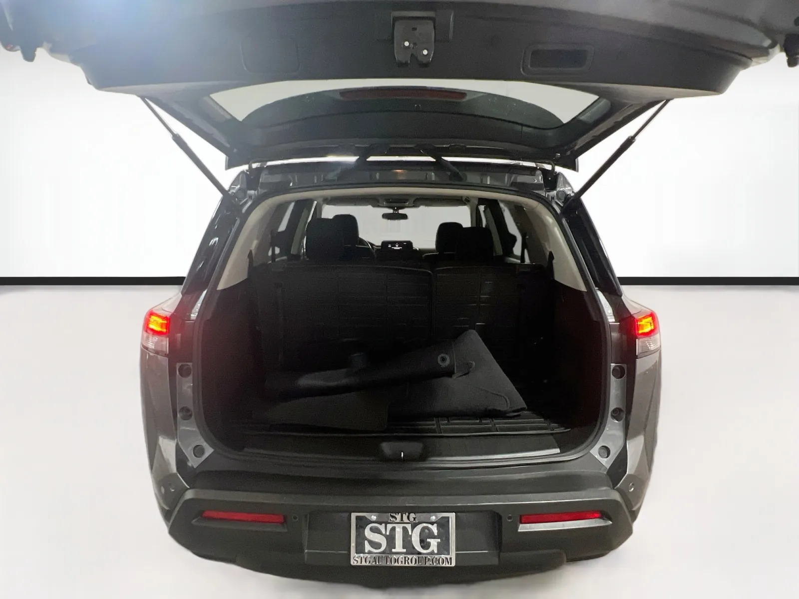 2023 Nissan Pathfinder SV - Photo 18