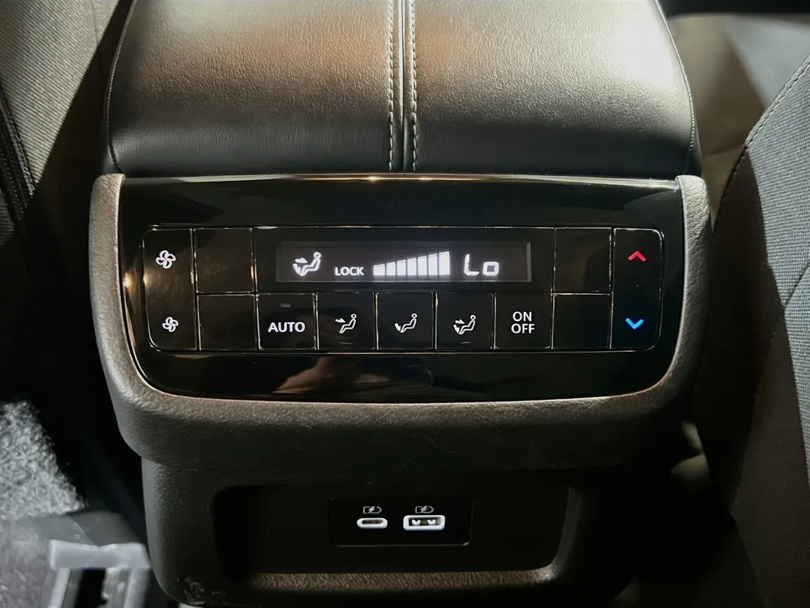 2023 Nissan Pathfinder SV - Photo 17