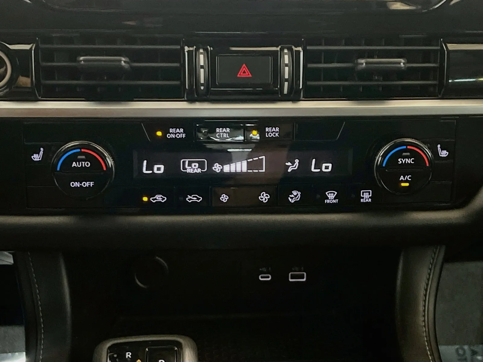 2023 Nissan Pathfinder SV - Photo 11
