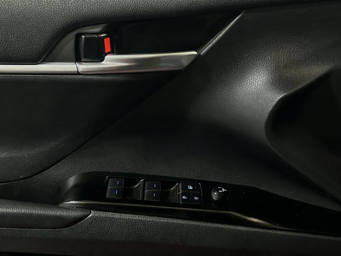 2021 Toyota Camry LE - Photo 13