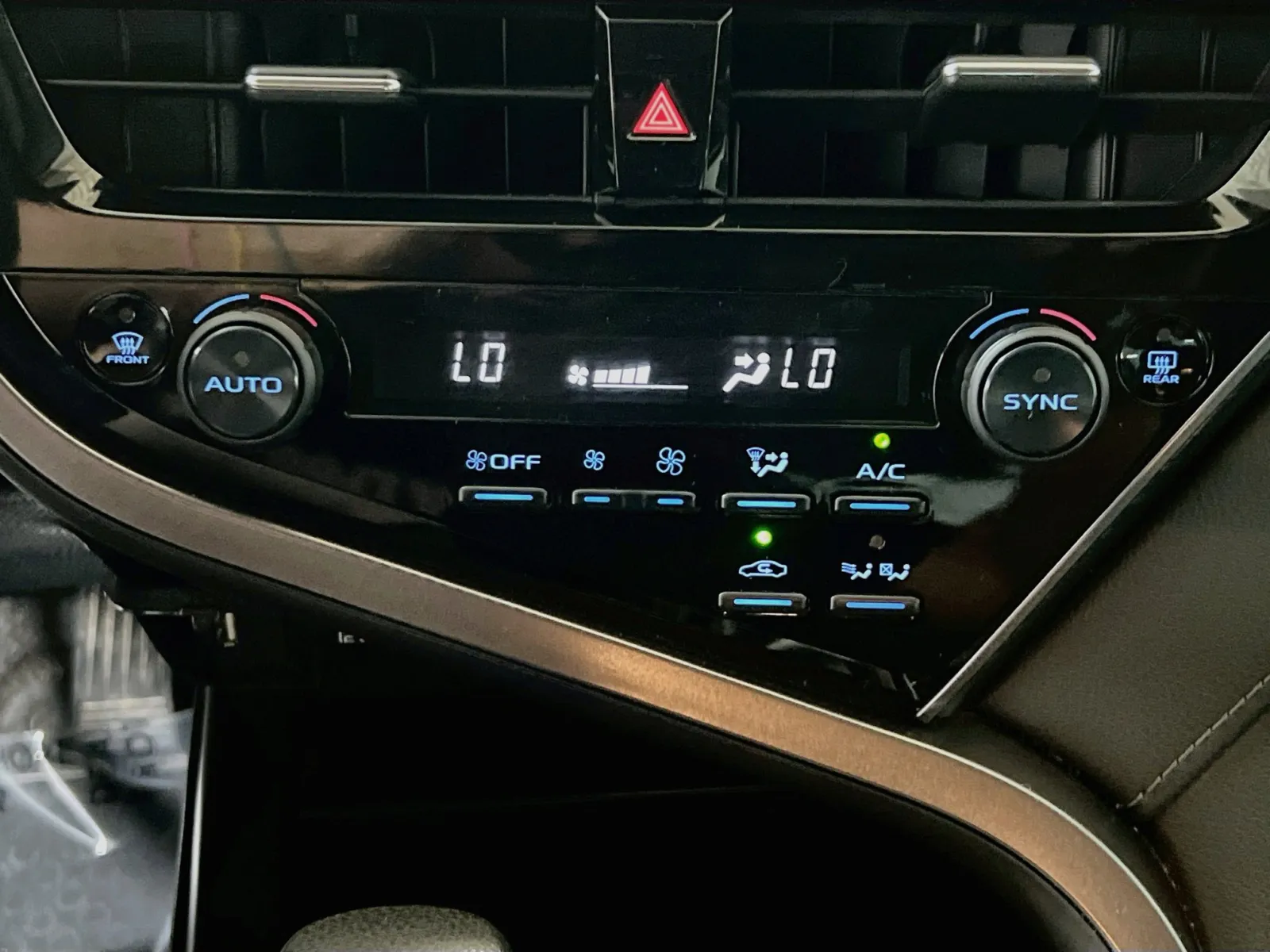 2021 Toyota Camry LE - Photo 11