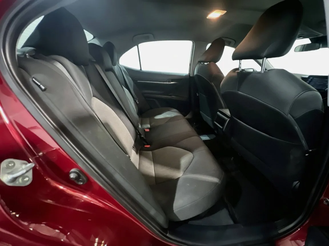 2021 Toyota Camry LE - Photo 18