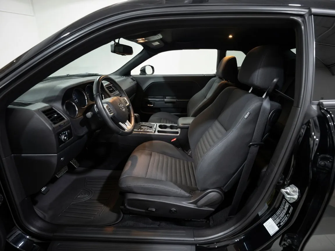 2013 Dodge Challenger R/T - Photo 13