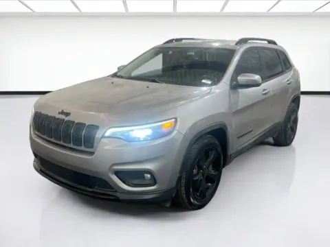 Silver 2019 Jeep Cherokee Altitude for sale in Chandler, AZ