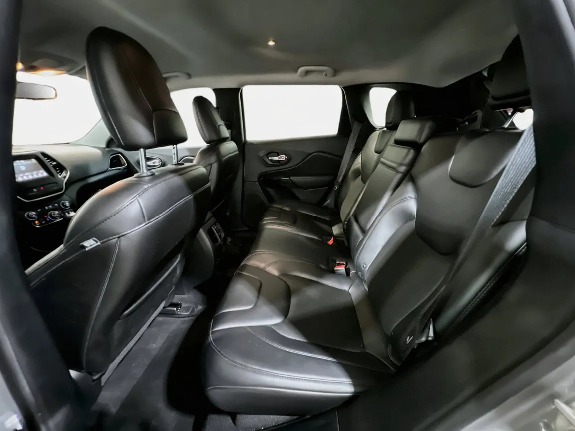 2019 Jeep Cherokee Altitude - Photo 16