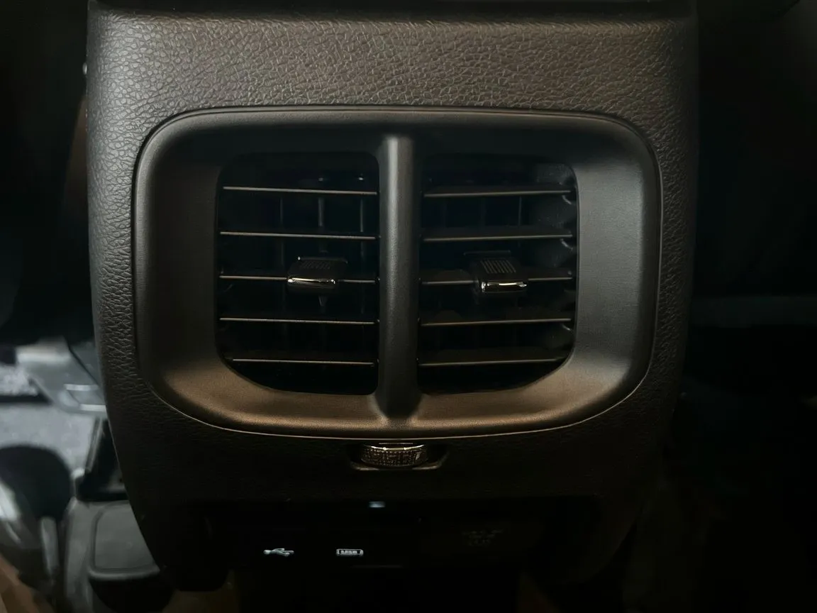 2019 Jeep Cherokee Altitude - Photo 17