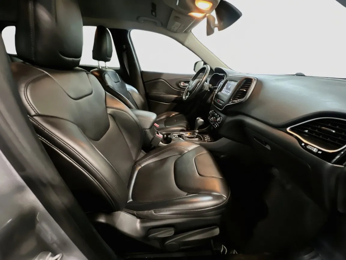 2019 Jeep Cherokee Altitude - Photo 20