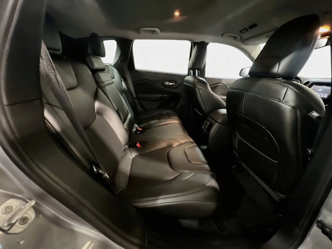 2019 Jeep Cherokee Altitude - Photo 19