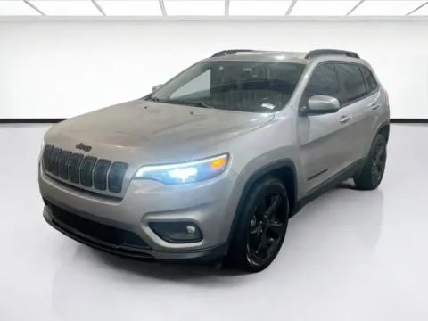 Silver 2019 Jeep Cherokee Altitude for sale in Chandler, AZ