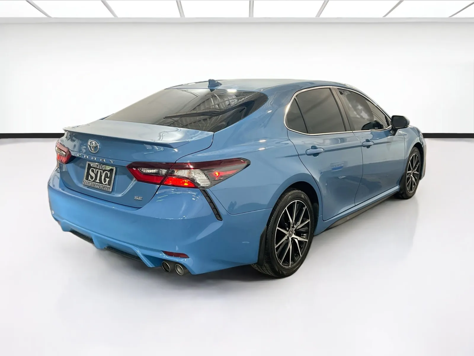 2023 Toyota Camry SE - Photo 4