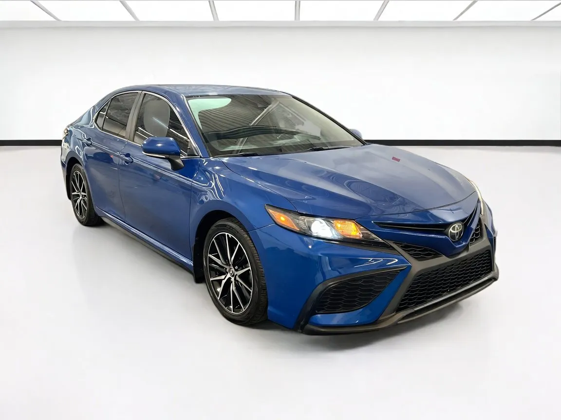 2023 Toyota Camry SE - Photo 3