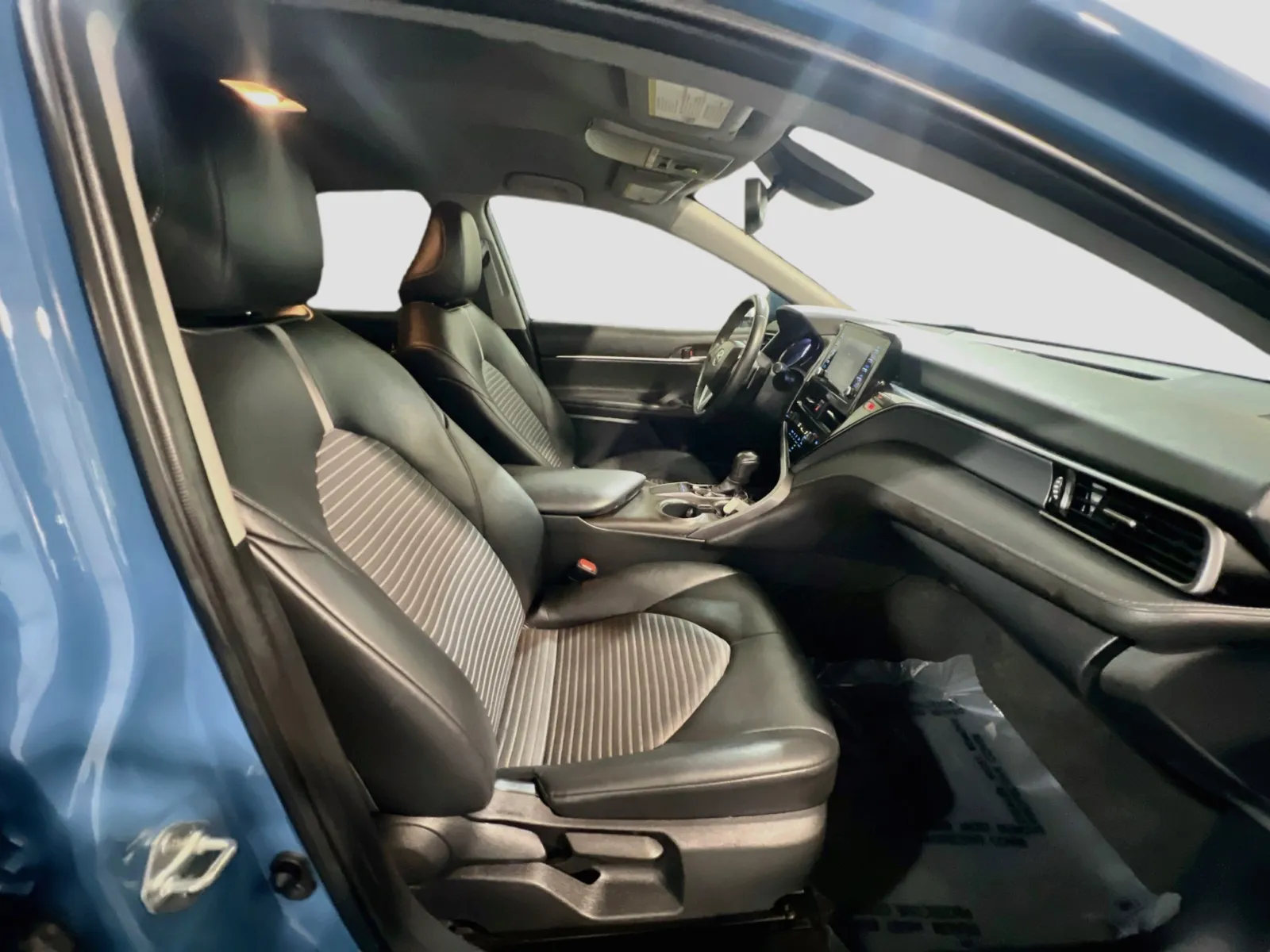2023 Toyota Camry SE - Photo 19