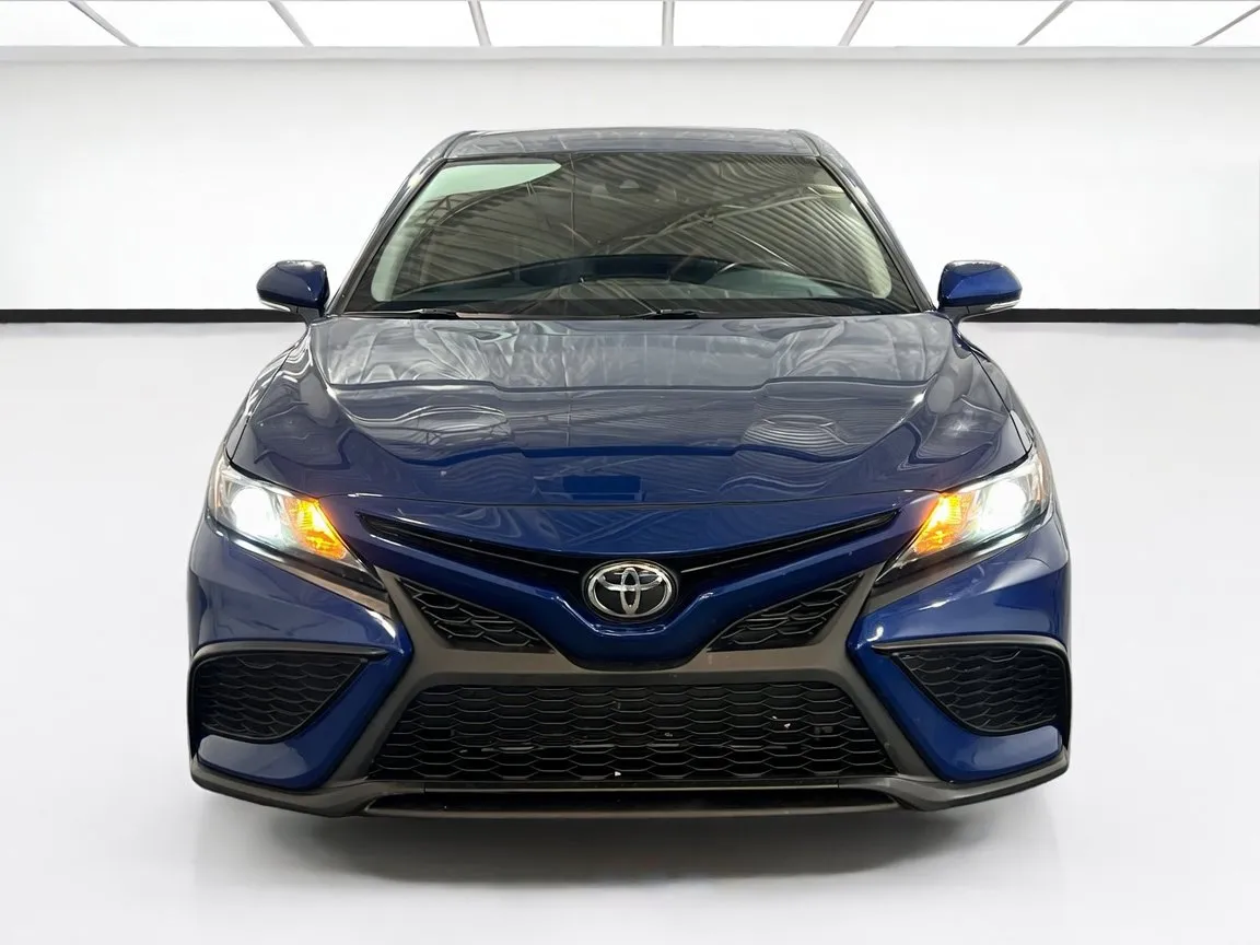 2023 Toyota Camry SE - Photo 2