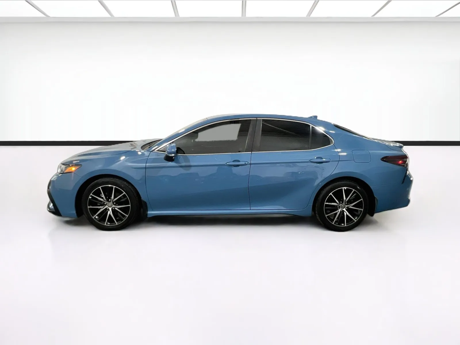 2023 Toyota Camry SE - Photo 21