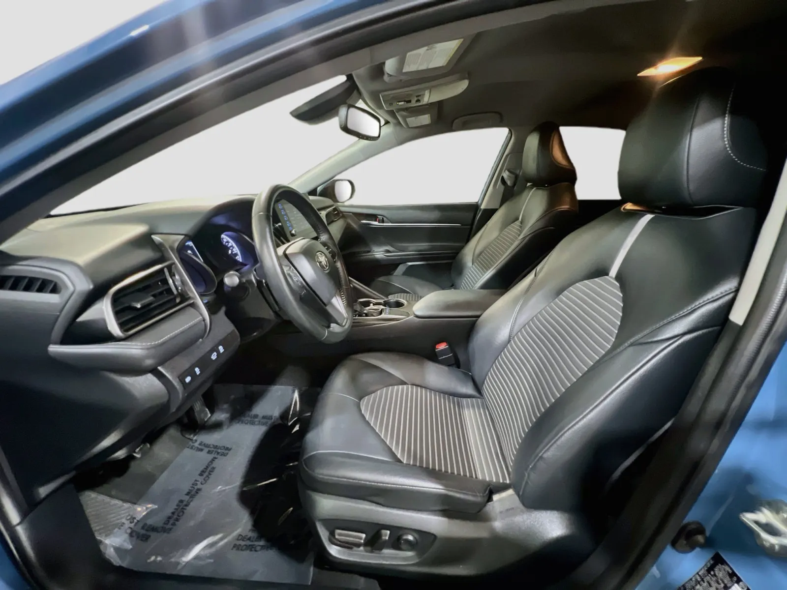 2023 Toyota Camry SE - Photo 14