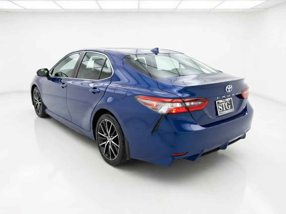 2023 Toyota Camry SE - Photo 6