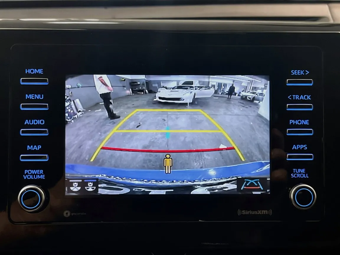 2023 Toyota Camry SE - Photo 9