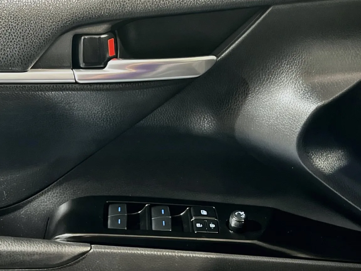 2023 Toyota Camry SE - Photo 13