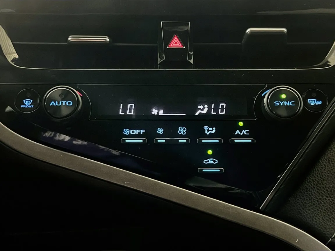 2023 Toyota Camry SE - Photo 11